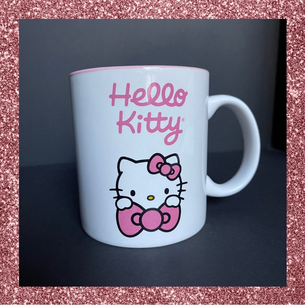 🎀🩷🎀 Hello Kitty mug. White with light pink on the inside.